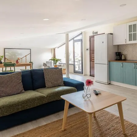 Exquisite Flat With Terrace In Nisantasi Daire